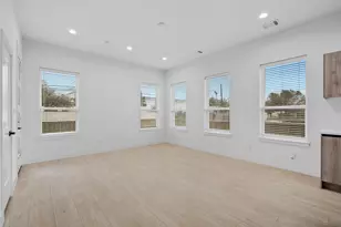 105 Tolima Dove St, Houston, TX 77018 - Photo 9