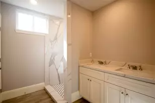 231 Betral St, Houston, TX 77022 - Photo 11