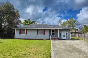 2 Pacific Cir, Orange, TX 77630 - Photo 1