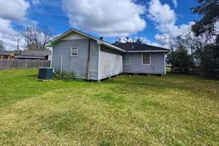 2 Pacific Cir, Orange, TX 77630 - Photo 7