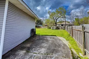 2 Pacific Cir, Orange, TX 77630 - Photo 3