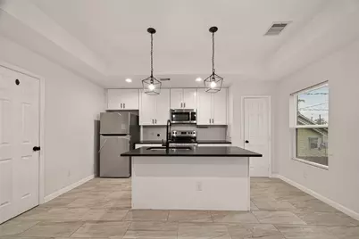 4302 Hirsch Road #B, Houston, TX 77026 - Photo 9
