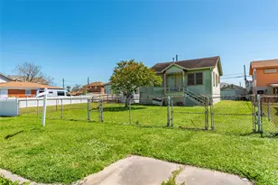 5621 Ave Q 1/2, Galveston, TX 77551 - Photo 21