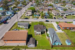 5621 Ave Q 1/2, Galveston, TX 77551 - Photo 33