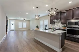 2013 Woodland Pine Ct, The Woodlands, TX 77384 - Photo 3