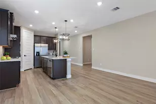2013 Woodland Pine Ct, The Woodlands, TX 77384 - Photo 9