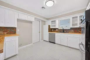 13903 Chevy Chase Dr, Houston, TX 77077 - Photo 19