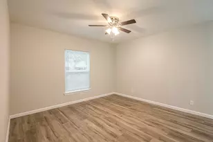 5755 Heron Dr, Houston, TX 77033 - Photo 29