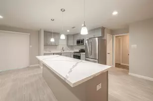 5755 Heron Dr, Houston, TX 77033 - Photo 9