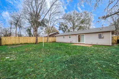 5755 Heron Drive, Houston, TX 77033 - Photo 37