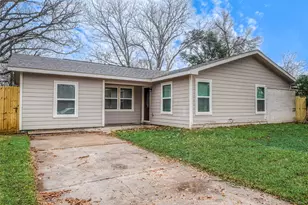 5755 Heron Dr, Houston, TX 77033 - Photo 3