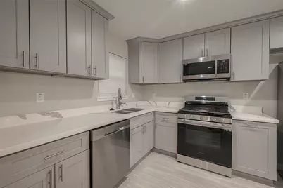 5755 Heron Drive, Houston, TX 77033 - Photo 11