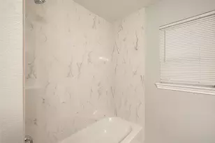 5755 Heron Dr, Houston, TX 77033 - Photo 27