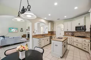 14 Guinevere Pl, The Woodlands, TX 77384 - Photo 13