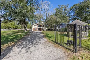 770 Katherene, Bridge City, TX 77611 - Photo 3