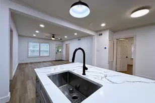1912 McDuffie, Houston, TX 77019 - Photo 9