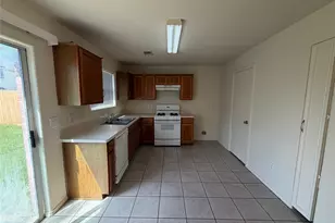 12608 Rio Lindo St, Rosharon, TX 77583 - Photo 9
