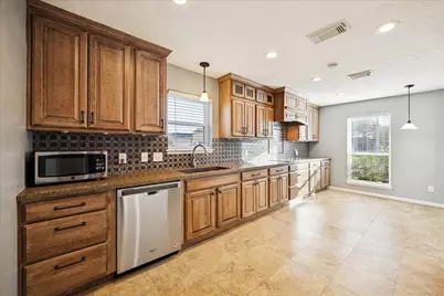 11302 Brook Meadows Lane, Meadows Place, TX 77477 - Photo 13