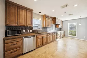 11302 Brook Meadows Ln, Meadows Place, TX 77477 - Photo 13