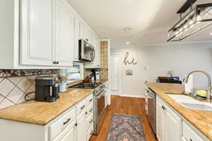 302 E Bronco Bend St, Angleton, TX 77515 - Photo 21