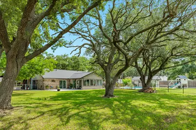 302 E Bronco Bend Street, Angleton, TX 77515 - Photo 33