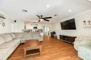 302 E Bronco Bend St, Angleton, TX 77515 - Photo 17