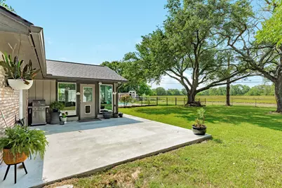 302 E Bronco Bend Street, Angleton, TX 77515 - Photo 7
