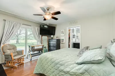 302 E Bronco Bend Street, Angleton, TX 77515 - Photo 27
