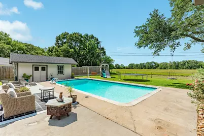 302 E Bronco Bend Street, Angleton, TX 77515 - Photo 11