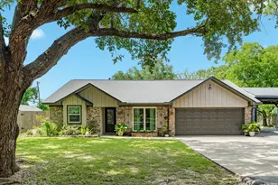302 E Bronco Bend St, Angleton, TX 77515 - Photo 1
