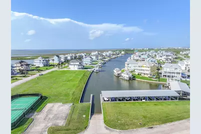 4119 Bluewing Teal Court, Galveston, TX 77554 - Photo 15