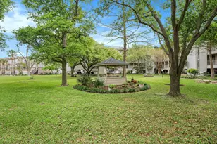 401 Lakeside Ln, Houston, TX 77058 - Photo 11