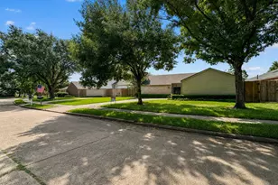 9103 Chesney Downs Dr, Houston, TX 77083 - Photo 35