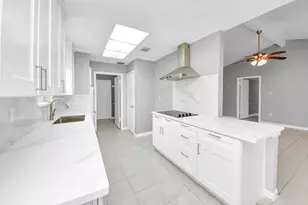 10707 Shannon Hills Dr, Houston, TX 77099 - Photo 25