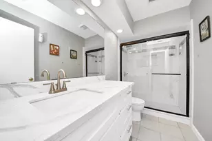 10707 Shannon Hills Dr, Houston, TX 77099 - Photo 31