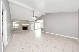 10707 Shannon Hills Dr, Houston, TX 77099 - Photo 11