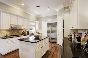 11328 Surrey Oaks Ln, Piney Point Village, TX 77024 - Photo 13