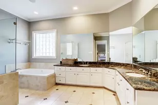 11328 Surrey Oaks Ln, Piney Point Village, TX 77024 - Photo 25