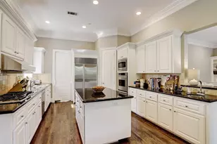 11328 Surrey Oaks Ln, Piney Point Village, TX 77024 - Photo 17