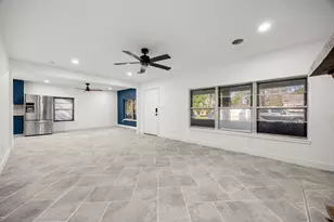 811 W Calhoun St, Livingston, TX 77351 - Photo 5