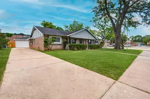 7927 Pella Dr, Houston, TX 77036 - Photo 1