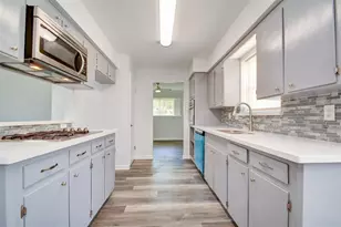 7927 Pella Dr, Houston, TX 77036 - Photo 9