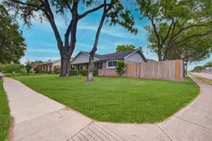 7927 Pella Dr, Houston, TX 77036 - Photo 3