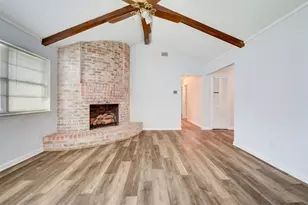 7927 Pella Dr, Houston, TX 77036 - Photo 5