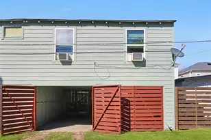 1919 Avenue O, Galveston, TX 77550 - Photo 3