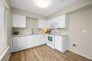 10719 Lakewood Oaks Dr, Sugar Land, TX 77498 - Photo 9