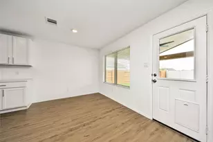 5011 Stratton Ln, Fresno, TX 77583 - Photo 9