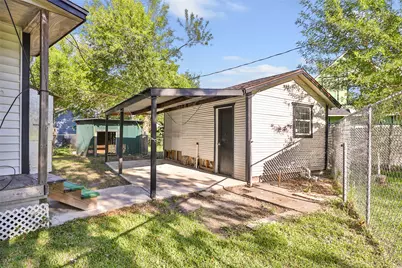 105 Graham Street, Baytown, TX 77520 - Photo 5