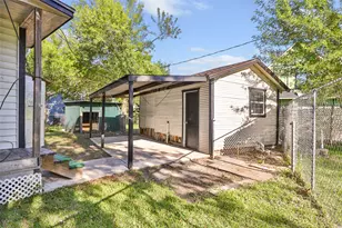 105 Graham St, Baytown, TX 77520 - Photo 5