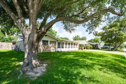 2202 French Place, Baytown, TX 77520 - Photo 3